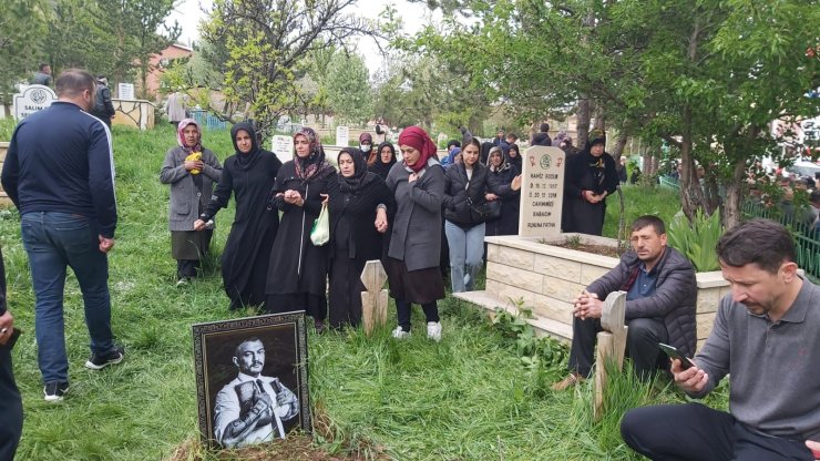 Almanya'da ringde ölen boksör, memleketinde son yolcuğuna uğurlandı