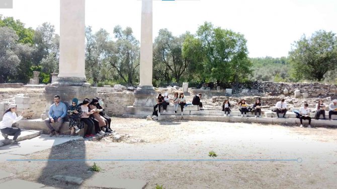 Antik kentte hem okudular, hem söylediler