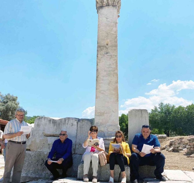 Antik kentte hem okudular, hem söylediler