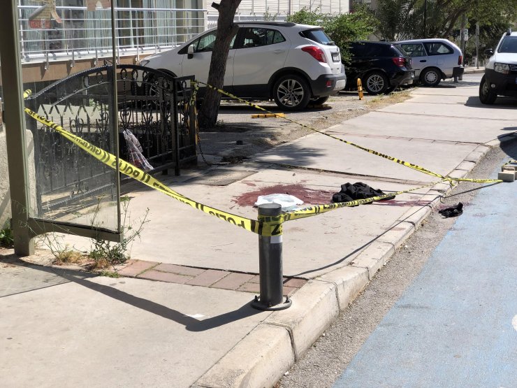 Ayrı yaşadığı eşinin bıçakladığı Nurel, yaralandı