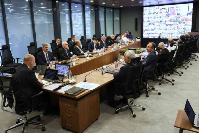 Bakan Soylu, göç ve uyuşturucu konularıyla ilgili 81 ilin valisiyle görüştü