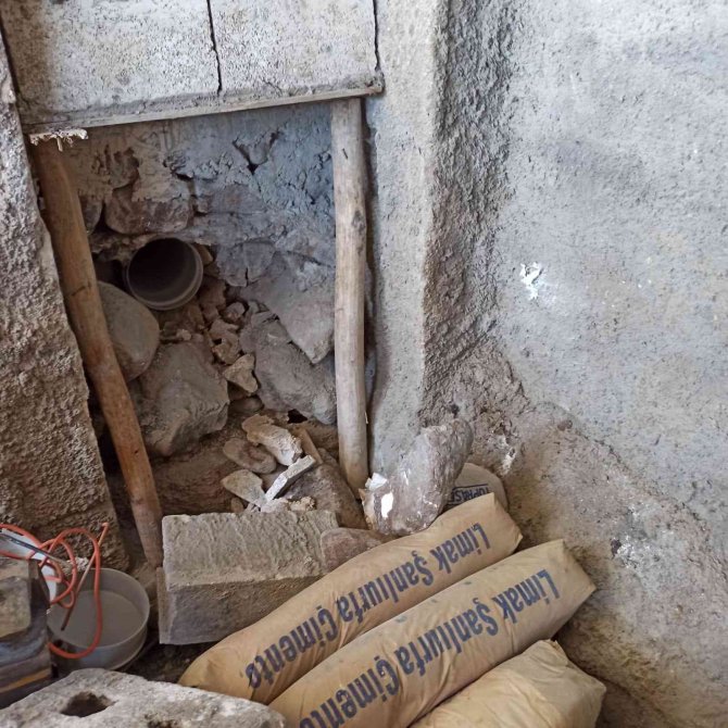 Borudan uzun namlulu silah ve mühimmat çıktı