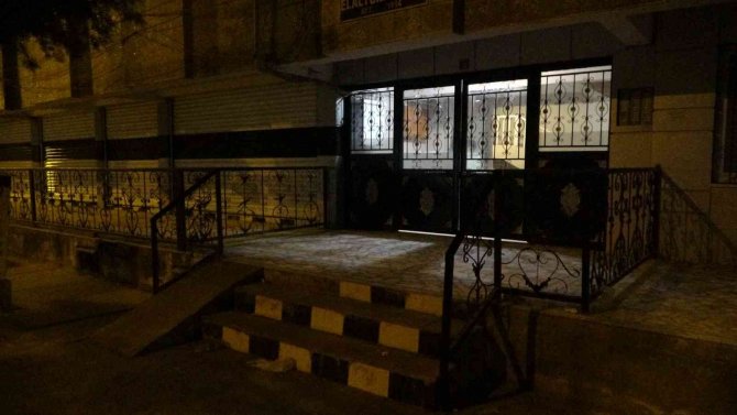 Boşanma aşamasındaki eşini bıçaklayarak öldürdü