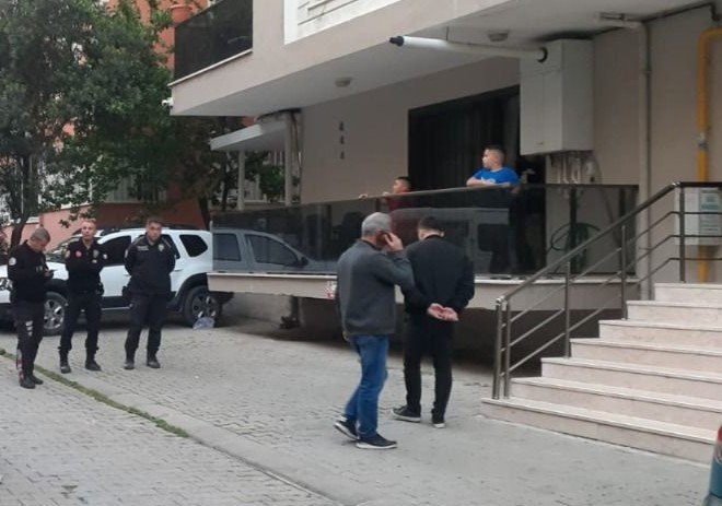 Boşanma aşamasındaki eşini tabanca ile sırtından vurarak öldürdü