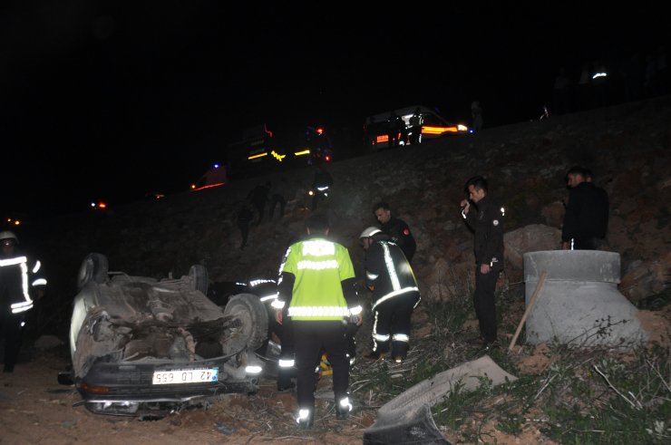 Karaman'da trafiğe kapalı yola giren otomobil şarampole yuvarlandı