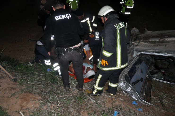 Karaman'da trafiğe kapalı yola giren otomobil şarampole yuvarlandı