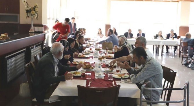 MS hastaları ile kahvaltı etkinliği