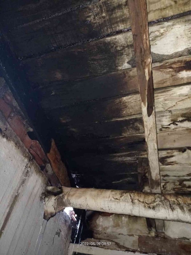 Oteldeki yangın büyümeden söndürüldü