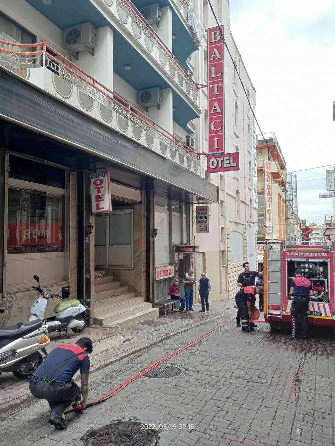 Oteldeki yangın büyümeden söndürüldü