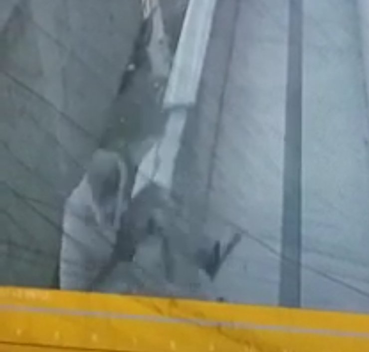 Oturduğu mermer kırılınca 3 metreden düşüp öldü