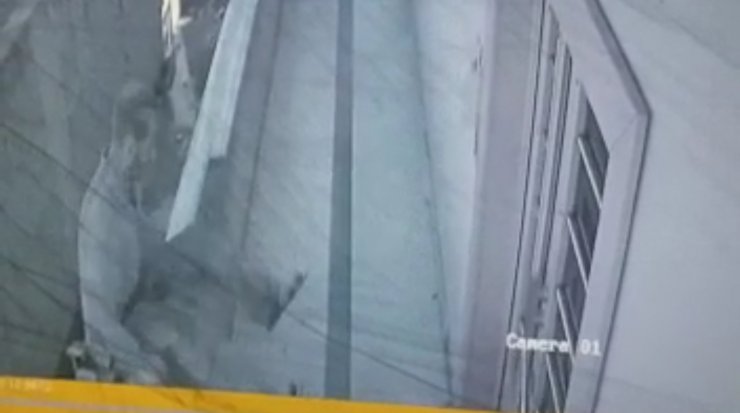 Oturduğu mermer kırılınca 3 metreden düşüp öldü