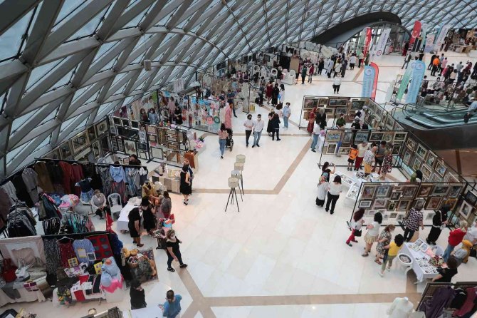 Türk el sanatlarını yaşatıyor