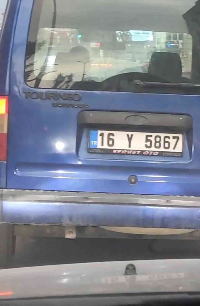 Yola çöp atan sürücüye 196 TL ceza