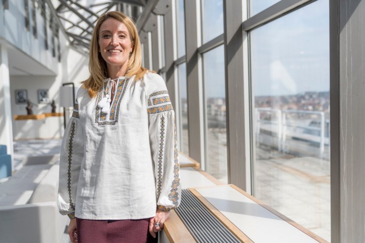 Zelenski, Vışıvanka Günü sebebiyle işlemeli gömleğini giydi