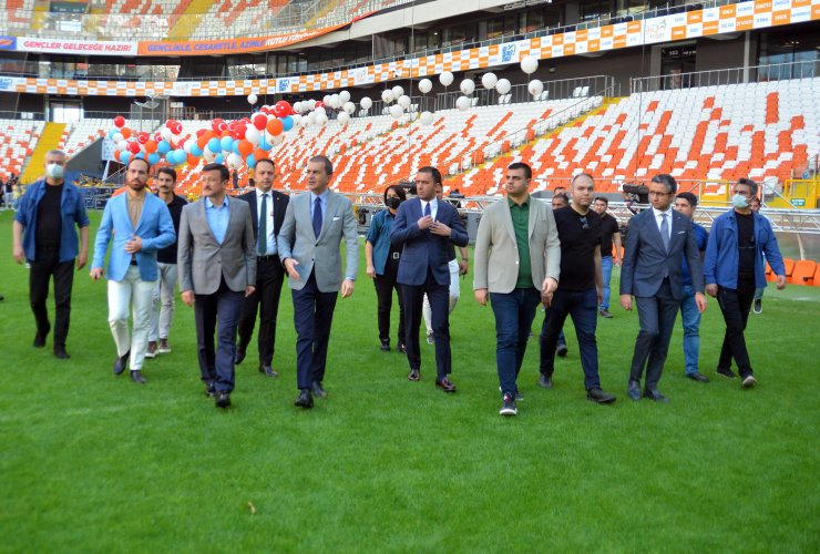 AK Parti Sözcüsü Çelik: On binlerce genç, Cumhurbaşkanımızla buluşacak