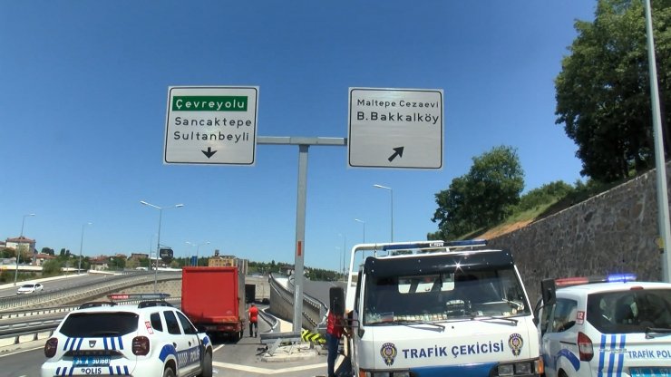 Araç bariyerlere çarptı; sürücü ağır yaralandı 