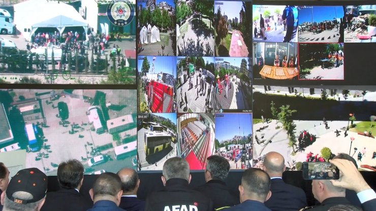 Bakan Soylu İstanbul'da 7.5'lik deprem tatbikatını takip etti