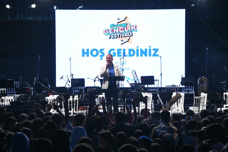 Beylikdüzü Kırlangıç Gençlik Festivali 19 Mayıs kutlamalarıyla sona erdi 