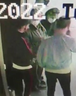 Bin 500 euroyu el çabukluğuyla çaldılar