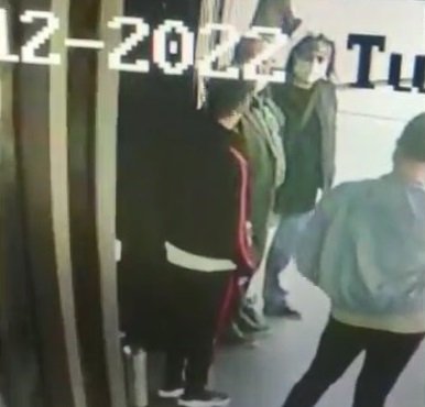 Bin 500 euroyu el çabukluğuyla çaldılar