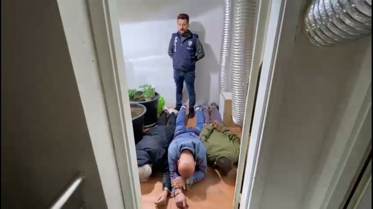 Böbreğini satıp, villada uyuşturucu imalathanesi kurmuş