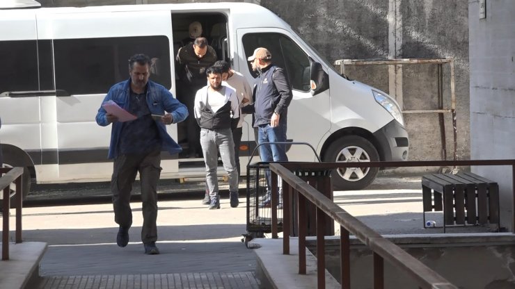 Bursa'da DEAŞ'lı 'canlı bomba' ve 2 kişi adliyede