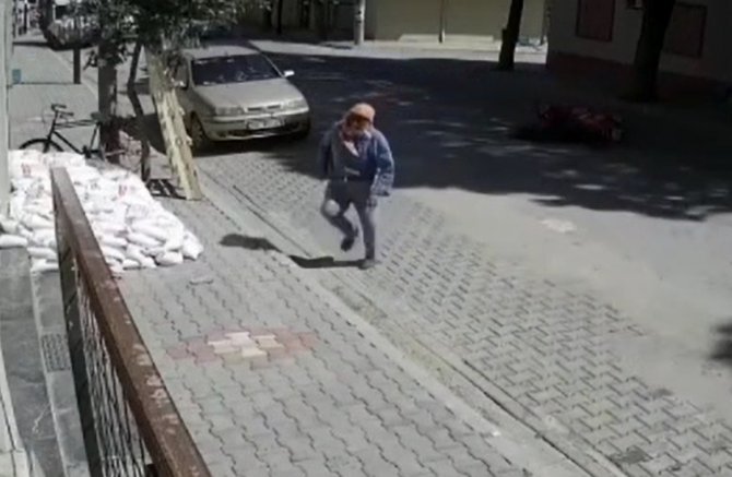 Ecel motosiklet üzerinde yakaladı