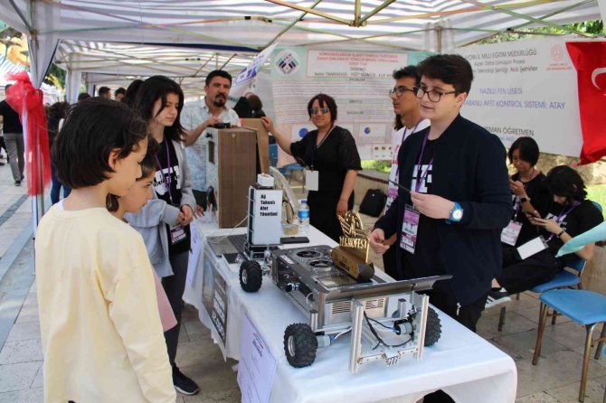 Geleceğin bilim insanları teknoloji şenliğinde buluştu