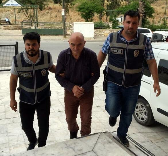 İki kız öğrenciyi taciz ettiği ileri pet shop işletmecisi tutuklandı