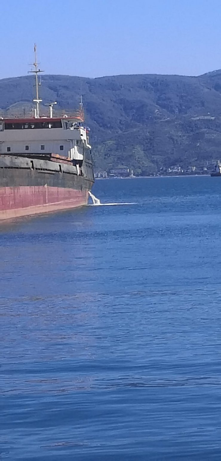 İzmit Körfezi'ni kirleten gemiye 1 milyon 746 bin TL ceza