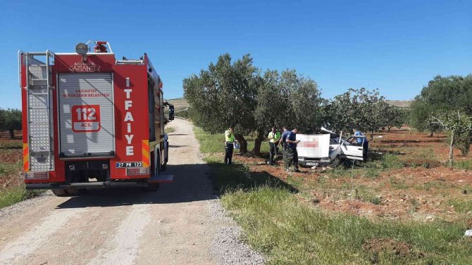 Kontrolden çıkan araç fıstık bahçesine uçtu: 3 yaralı