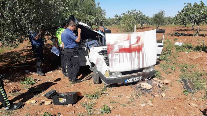 Kontrolden çıkan araç fıstık bahçesine uçtu: 3 yaralı