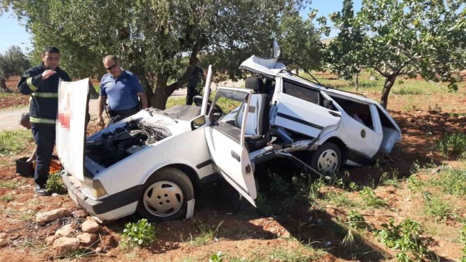 Kontrolden çıkan araç fıstık bahçesine uçtu: 3 yaralı
