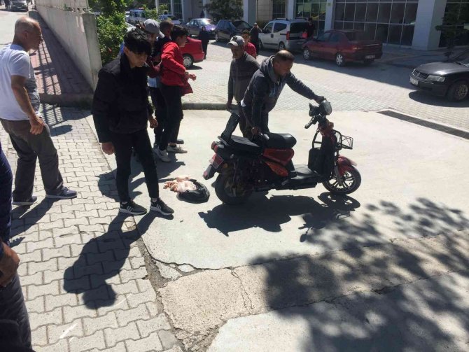 Konya'da elektrikli bisiklet hafif ticari araca çarptı: 1 yaralı