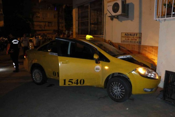 Motorunu çalan şüphelilerden kaçmak için taksi çaldı