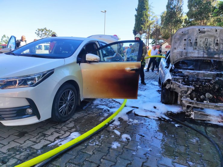 Otomobil alev alev yandı 