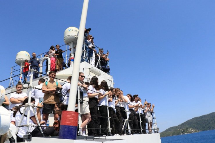 Sahil Güvenlik ekipleri tatbikat düzenledi, öğrencilerle seyir gerçekleştirdi