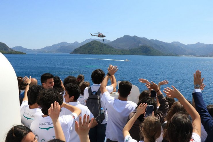 Sahil Güvenlik ekipleri tatbikat düzenledi, öğrencilerle seyir gerçekleştirdi