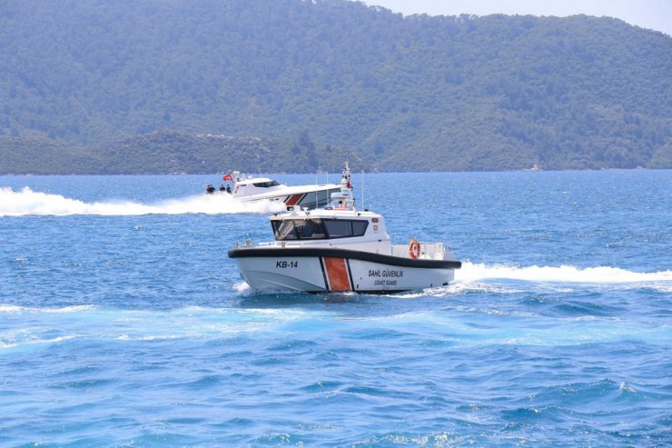 Sahil Güvenlik ekipleri tatbikat düzenledi, öğrencilerle seyir gerçekleştirdi