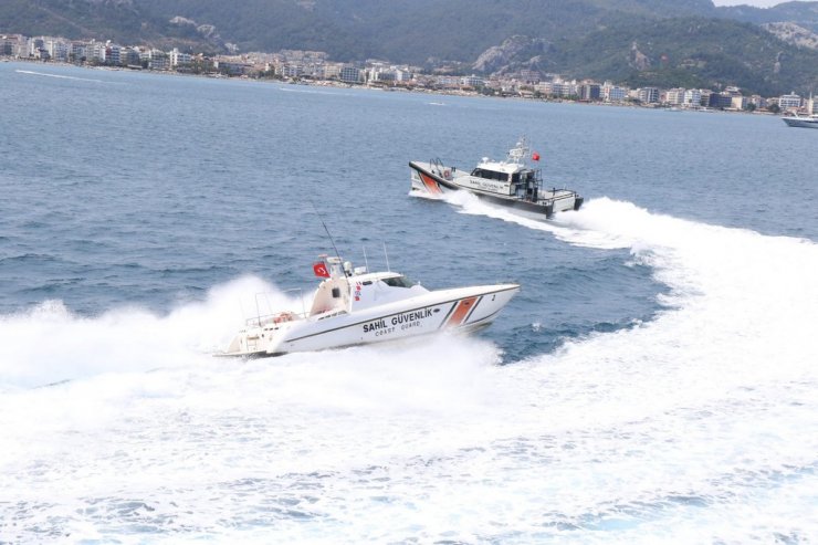 Sahil Güvenlik ekipleri tatbikat düzenledi, öğrencilerle seyir gerçekleştirdi