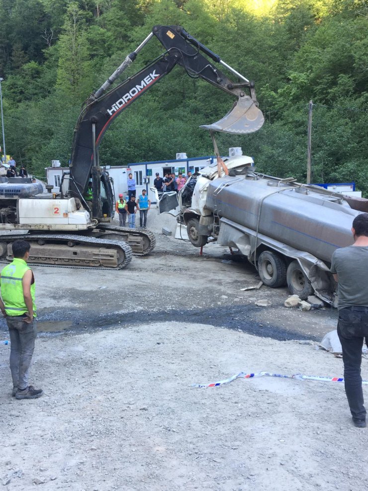 Su tankerinin güvenlik kulübesinin üzerine devrildiği kazada ölü sayısı 2’ye yükseldi