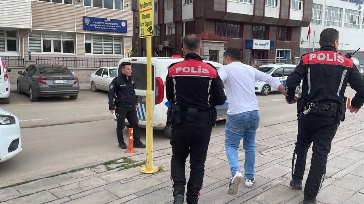 Tartıştığı kişiyi bıçakla yaralayan şüpheli, geldiği meydanda yakalandı