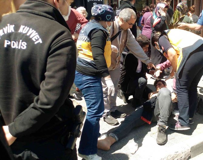 2 ton kuruyemiş yüklü el forklifti işçinin üzerine devrildi