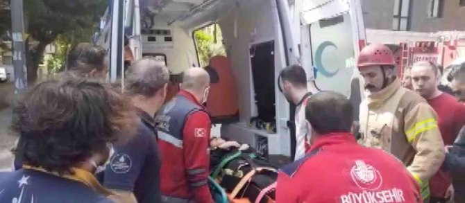 20 metre yüksekten havalandırma boşluğuna düşen çocuk yaralandı