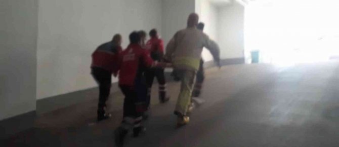 20 metre yüksekten havalandırma boşluğuna düşen çocuk yaralandı