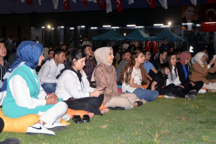 Bakan Kurum, Mersin'de gençlerle buluştu