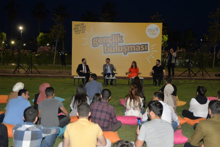 Bakan Kurum, Mersin'de gençlerle buluştu