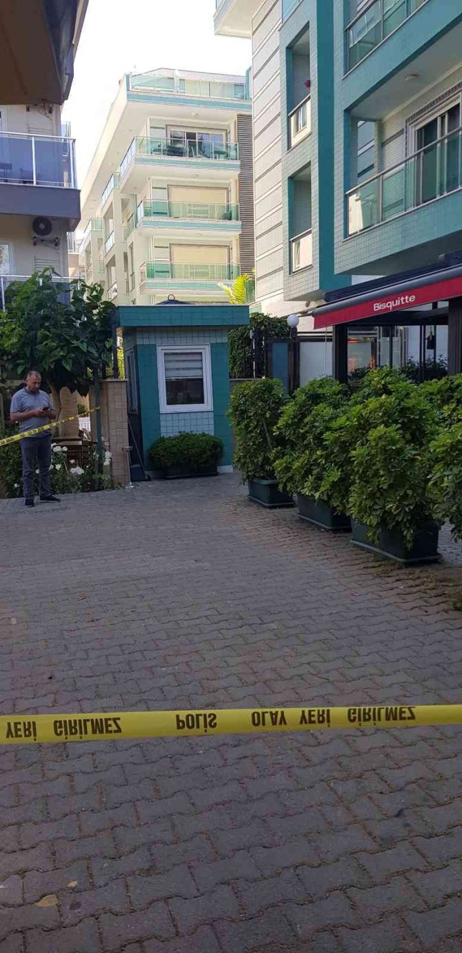 Cinnet getiren Ukraynalı baba, 2 çocuğunu bıçaklayarak öldürdü