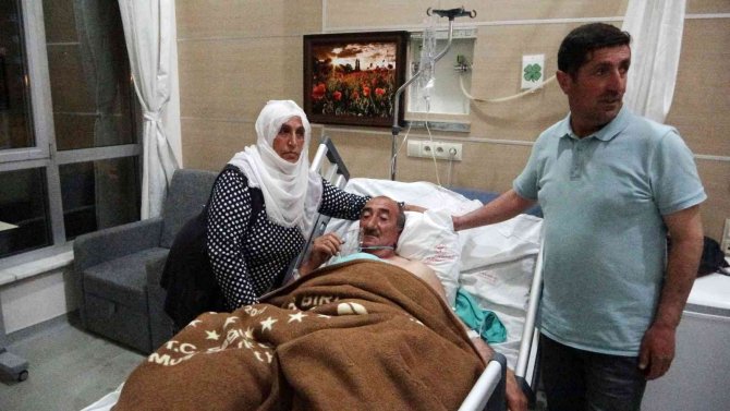 Domuzun yaraladığı 60 yaşındaki vatandaşın yardımına jandarma koştu