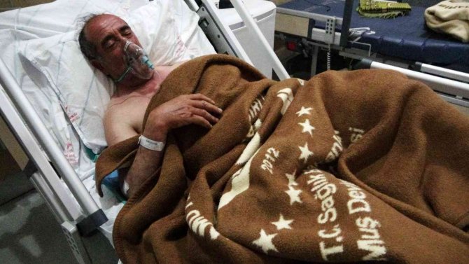 Domuzun yaraladığı 60 yaşındaki vatandaşın yardımına jandarma koştu